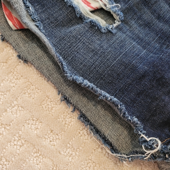 AMERICAN EAGLE Distressed Dark Wash Peek A Boo American Flag Pocket Jean Shorts - Picture 3 of 9